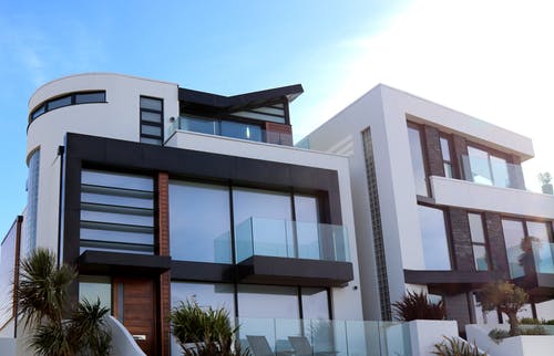 Interiér jako ze škatulky – Je lepší využít architekta nebo se pustit do vybavení interiéru bez něj?